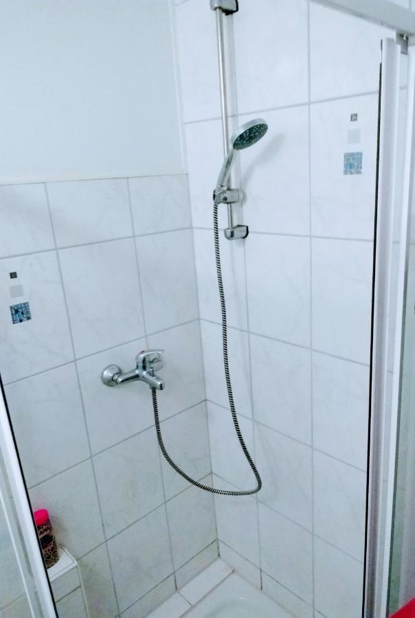אנפטאל Julia'S Monteur Oase - Premium Apartment Exklusiv Fuer Solo-Reisende מראה חיצוני תמונה