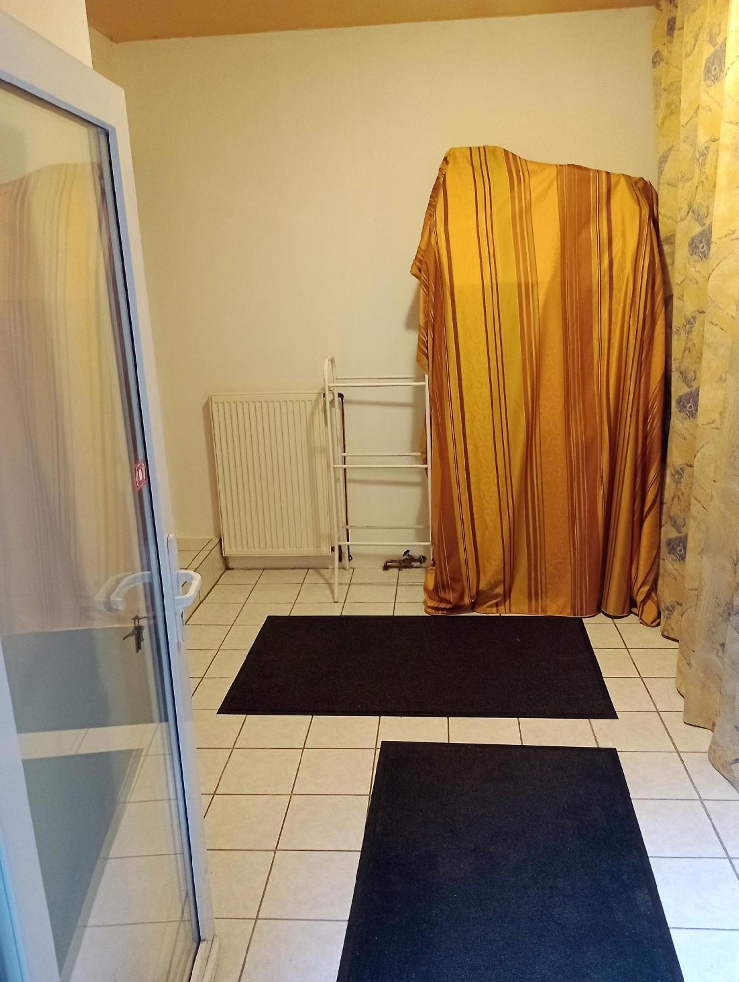 אנפטאל Julia'S Monteur Oase - Premium Apartment Exklusiv Fuer Solo-Reisende מראה חיצוני תמונה
